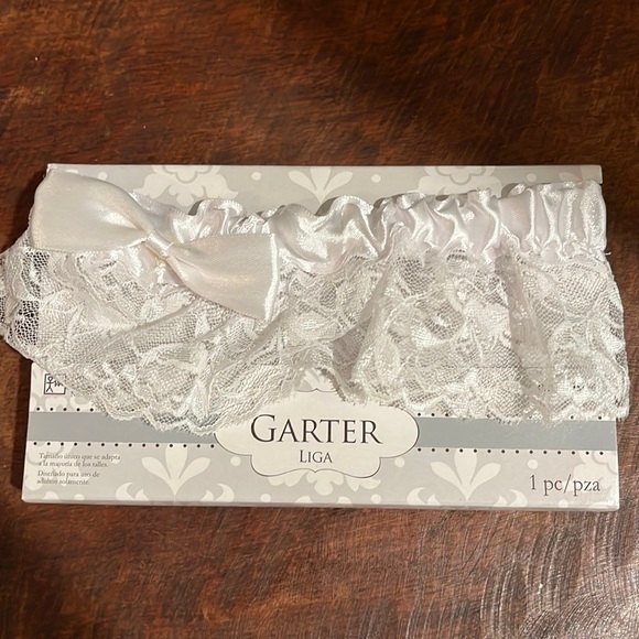 NWOT Bridal garter - Picture 3 of 5